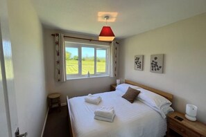 2 quartos, ferros/tábuas de passar roupa, acesso à internet