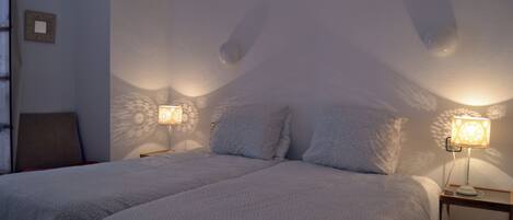 2 室のベッドルーム、アイロン / アイロン台、WiFi、ベッドシーツ