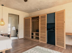 1 bedroom, Egyptian cotton sheets, premium bedding, pillowtop beds