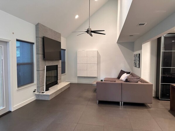 TV, fireplace, offices