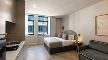 Superior Studio | 1 bedroom, iron/ironing board, free WiFi, bed sheets