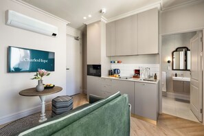 트래디셔널 아파트, 침실 1개, 에어컨 | 거실 공간 | 디지털 채널 시청이 가능한 55인치 LCD TV, 넷플릭스, 스트리밍 서비스