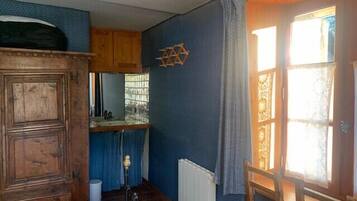 5 chambres, fer et planche Ă repasser, draps fournis