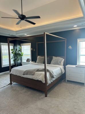 4 bedrooms, iron/ironing board, WiFi, bed sheets