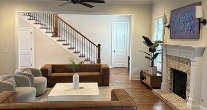 Charming 4-bedroom Masters Rental house in River Oaks in quaint Evans