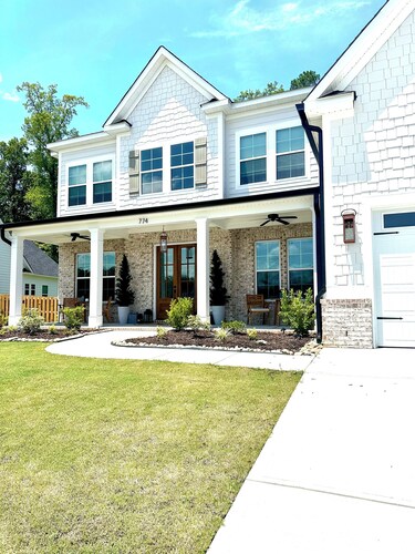 Charming 4-bedroom Masters Rental house in River Oaks  in quaint Evans