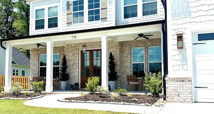 Charming 4-bedroom Masters Rental house in River Oaks in quaint Evans