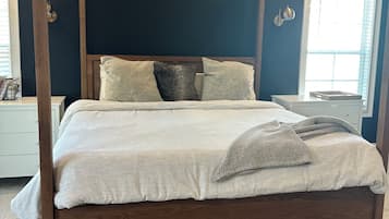 4 bedrooms, iron/ironing board, WiFi, bed sheets