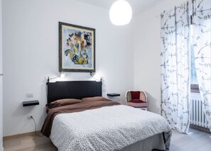 2 bedrooms, iron/ironing board, bed sheets