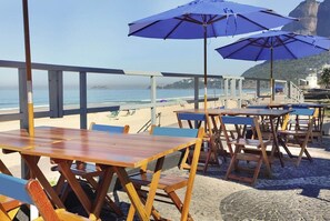 屋外ダイニングエリア