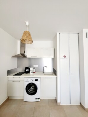 Fridge, microwave, stovetop, coffee/tea maker - New The warmth of blue (Linguizzetta)