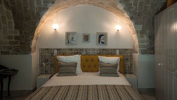 Traditional Suite | 1 bedroom, in-room safe, free WiFi