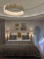 Suíte tradicional | Roupas de cama premium, cofres nos quartos, berços grátis