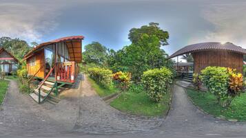 Standard Cabin, Balcony, Garden View | Living area