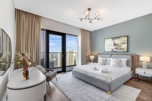 3 bedrooms, in-room safe, iron/ironing board, free WiFi