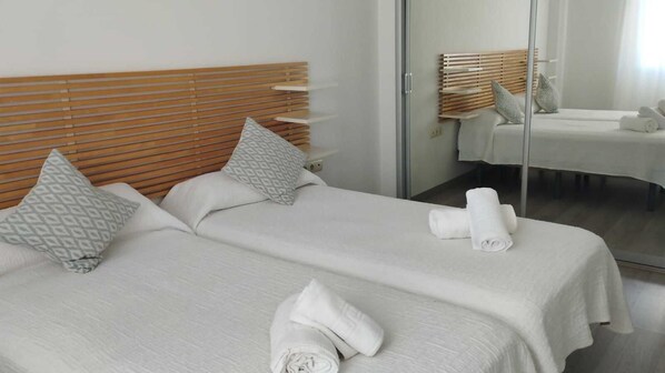 1 bedroom, iron/ironing board, WiFi, bed sheets - Beautiful apartment 10 min. from downtown Seville (Bormujos)