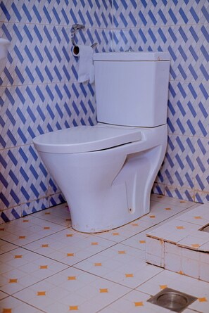 Slippers, towels, soap, toilet paper - Prestige villa palace (Kigali)