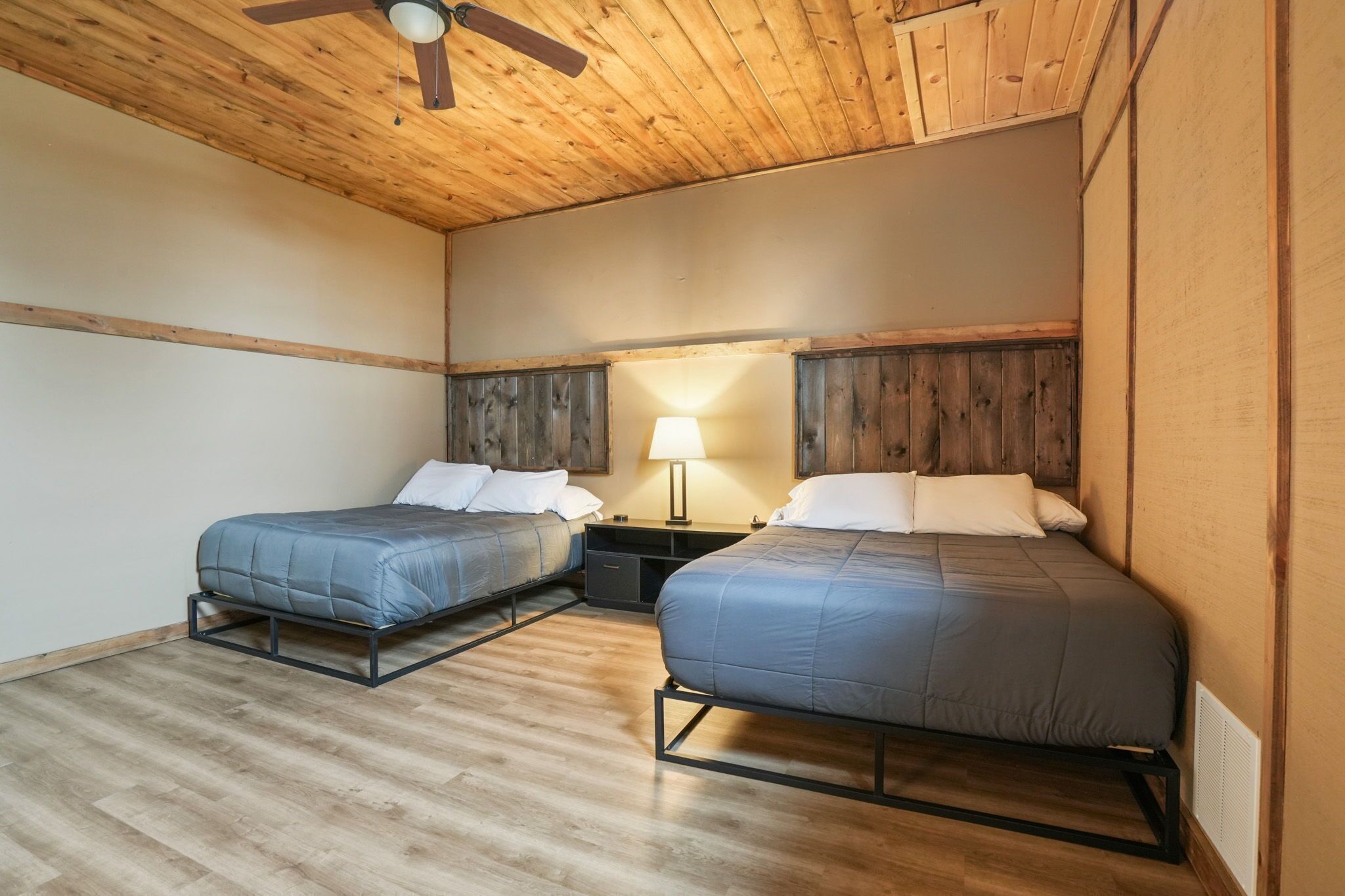 6 bedrooms, free WiFi, bed sheets