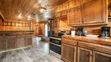 冰箱、微波炉、烤箱、炉灶