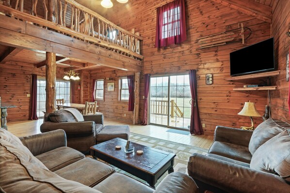 Télévision, cheminée, baby-foot