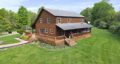 Pioneer Lodge | Hocking Hills, Sleeps 15, Hot Tub