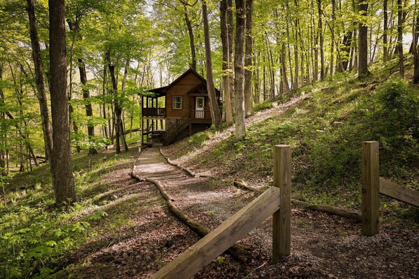 Exterior - Hide-A-Way Tiny House | Hocking Hills (Logan)