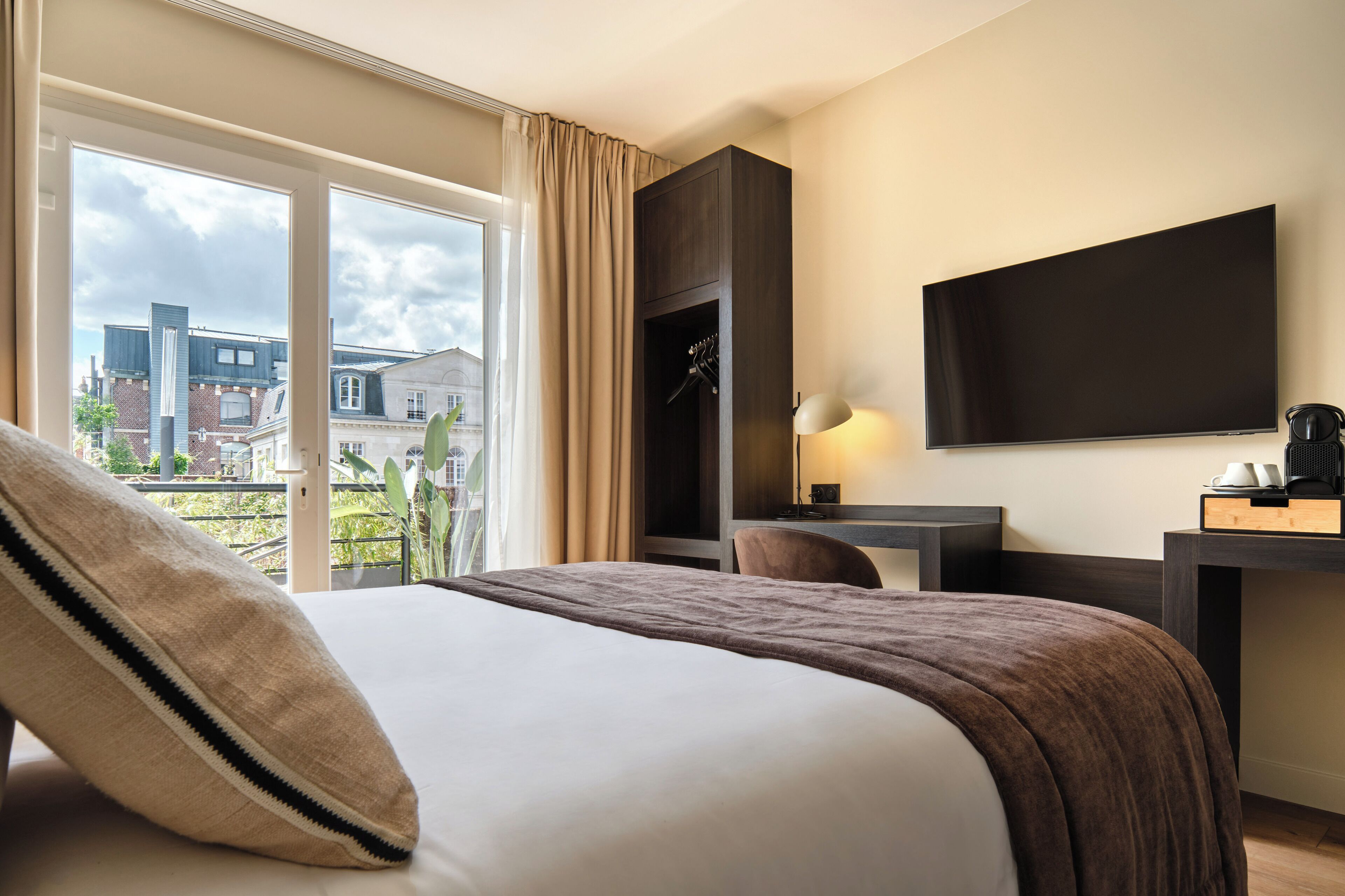 Chambre Double Panoramique, vue jardin | Coffres-forts dans les chambres, bureau