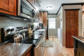 Refrigerador, microondas, horno, placa de cocina
