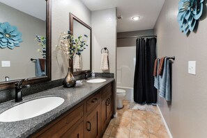 Articles de toilette écologiques, sÚche-cheveux, serviettes fournies