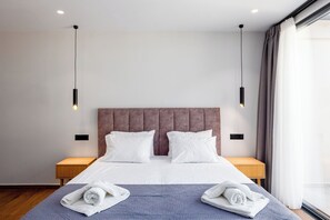 Superior Twin kamer, balkon | Een kluis op de kamer, een strijkplank/strijkijzer, gratis wifi