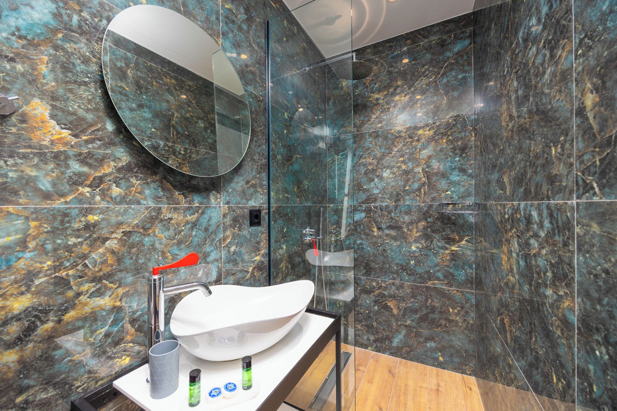 Deluxe Suite, Balcony, Partial Sea View | Bathroom