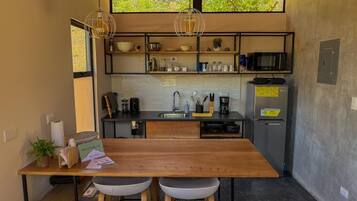 Coffee/tea maker, fridge, microwave, stovetop