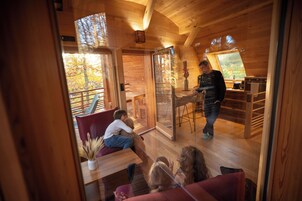 Cabaña familiar | Zona de estar | Televisión de pantalla plana de 47 pulgadas con canales por cable