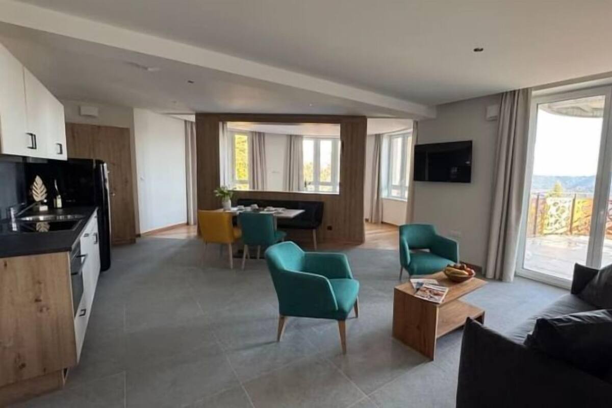 Panoramic Studio | 3 bedrooms, in-room safe, blackout curtains, free WiFi