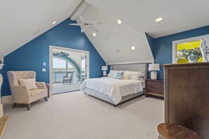 4 bedrooms, desk, iron/ironing board, WiFi