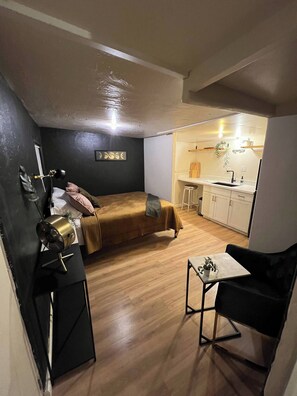 1 chambre, fer et planche à repasser, Wi-Fi, draps fournis