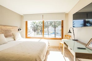 Apartamento superior, vistas parciales al mar | 2 dormitorios, caja fuerte, escritorio y wifi gratis