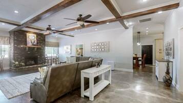 TV connectée, cheminée