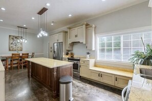 Fridge, microwave, oven, stovetop - Lakeside Barndominium in Charming Buchanan (Buchanan)