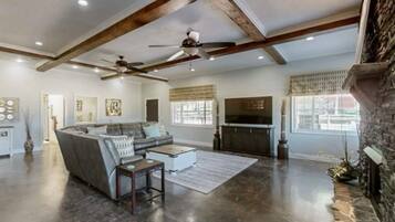 TV connectée, cheminée