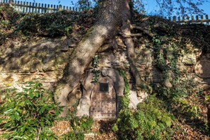 House | Exterior detail