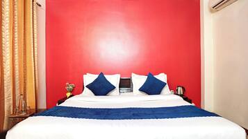 Deluxe Double Room, Balcony, City View | Soundproofing, iron/ironing board, free WiFi