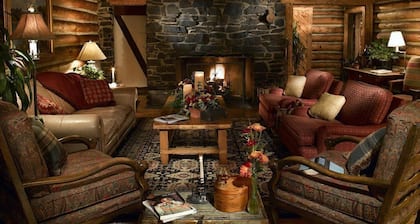Keystone Lodge Room | Historic Charm & Breakfast