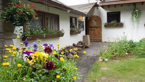 A quaint building with a welcoming entrance, flower boxes on the windows, and a well-maintained garden. - Keystone Lodge Room | Historic B&B & Breakfast (Keystone)
