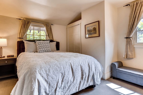 1 chambre, fer et planche à repasser, accès au Wi-Fi (inclus)