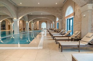 Una piscina techada