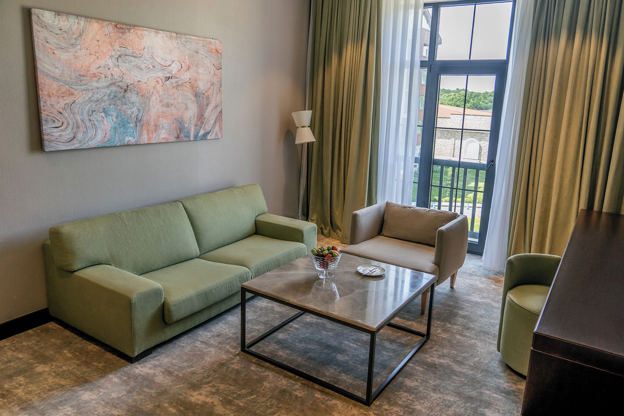 Deluxe Suite | Iron/ironing board, free cribs/infant beds, rollaway beds, free WiFi