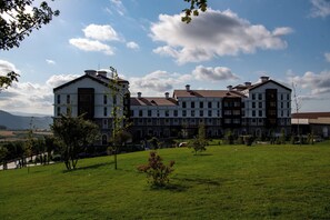 Vista frontal de la propiedad