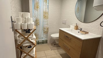 Dusche, Handtücher, Seife, Toilettenpapier