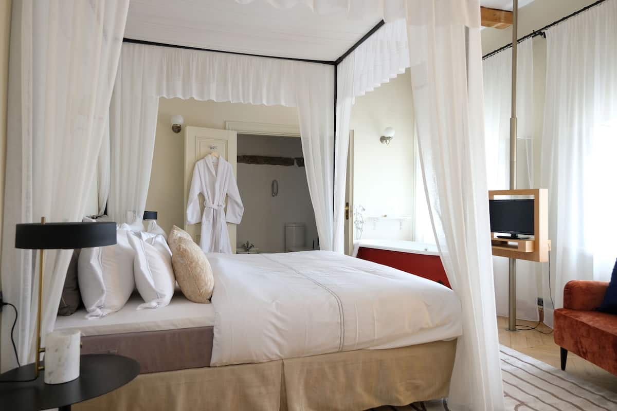 Romantic Double Room | 1 bedroom, premium bedding, in-room safe, individually decorated